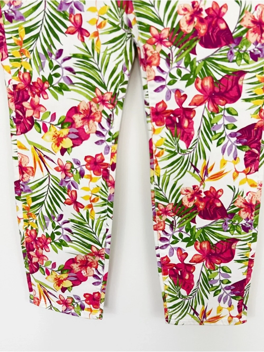 Tommy Bahama Marabella Blooms Ankle Skinny Jeans White Tropical Print Size 30